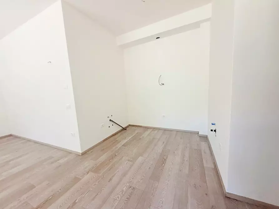 Immagine 5 di Appartamento in vendita  a Massa