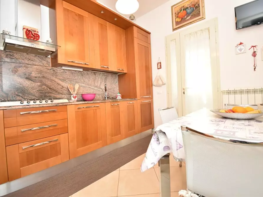 Immagine 3 di Appartamento in vendita  a Camaiore