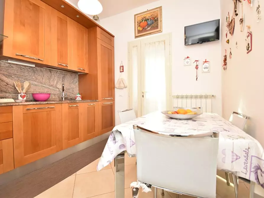 Immagine 5 di Appartamento in vendita  a Camaiore