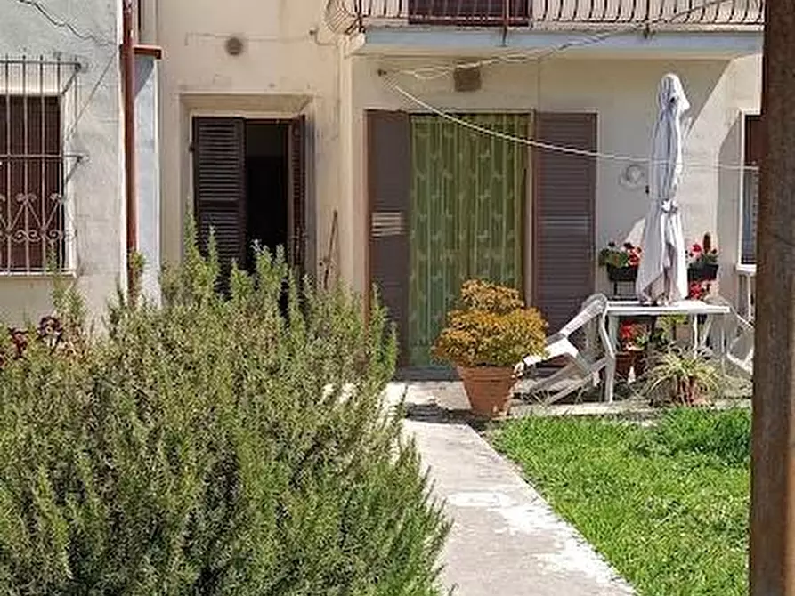Immagine 1 di Terratetto in vendita  a Vecchiano