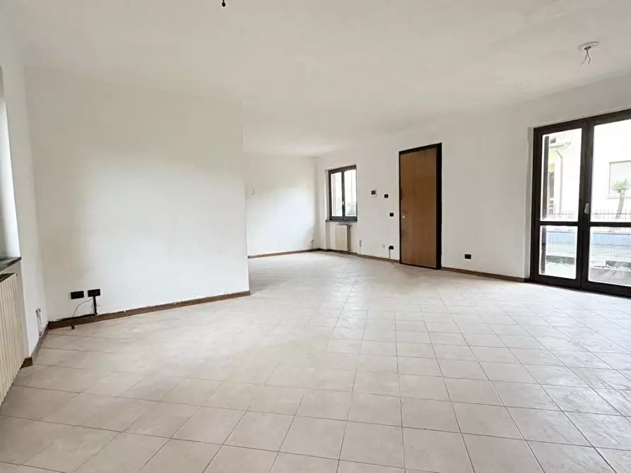 Immagine 21 di Appartamento in vendita  a Lucca