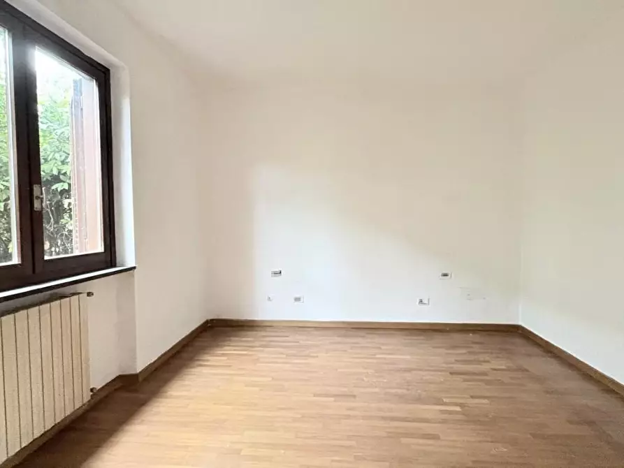 Immagine 12 di Appartamento in vendita  a Lucca