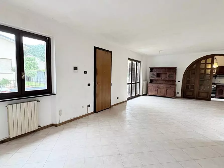 Immagine 1 di Appartamento in vendita  a Lucca