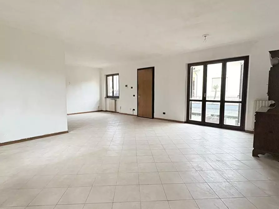 Immagine 5 di Appartamento in vendita  a Lucca