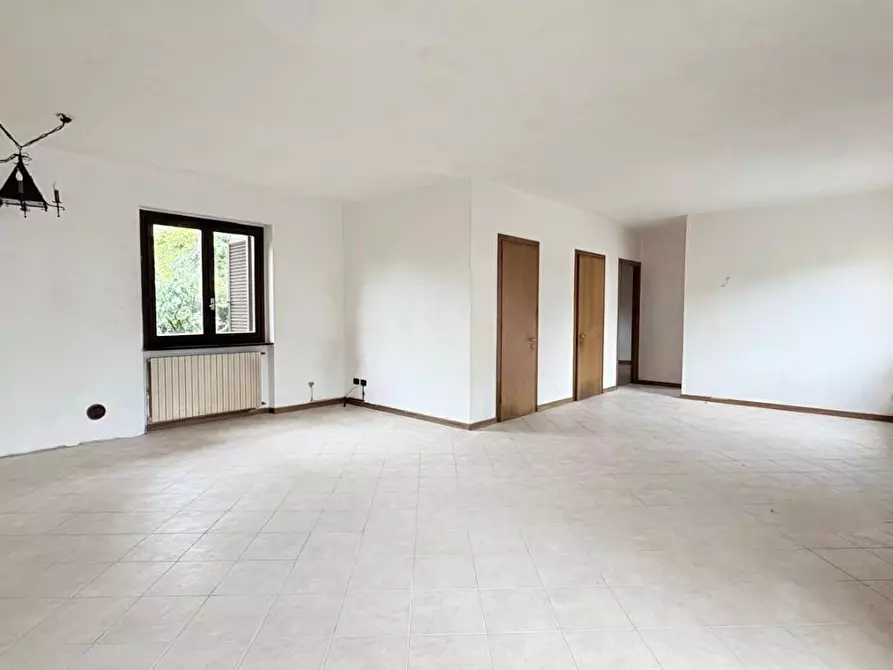 Immagine 15 di Appartamento in vendita  a Lucca