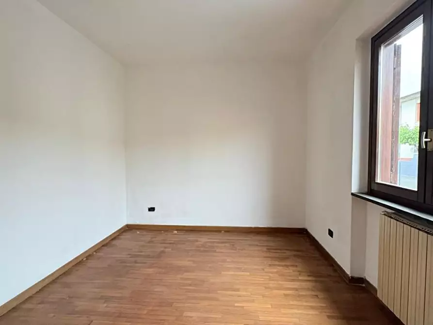 Immagine 11 di Appartamento in vendita  a Lucca