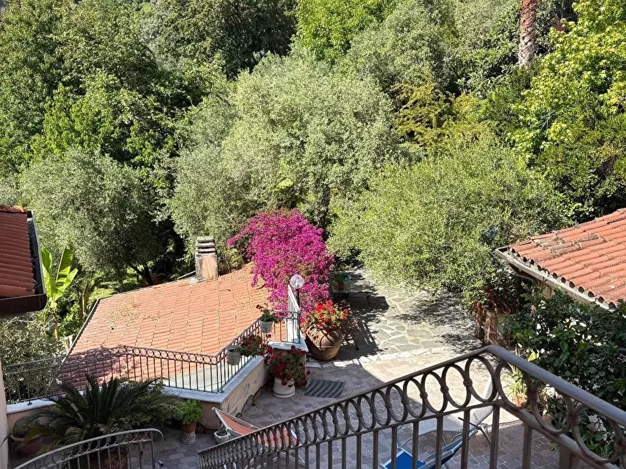 Immagine 1 di Casa semindipendente in vendita  a Massa