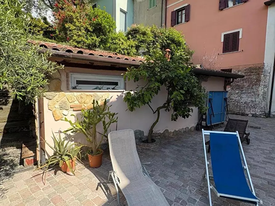 Immagine 17 di Casa semindipendente in vendita  a Massa