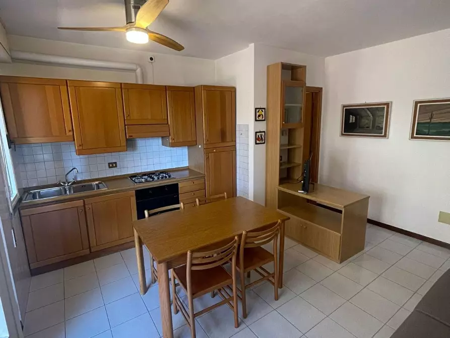 Immagine 2 di Appartamento in affitto  a Camaiore