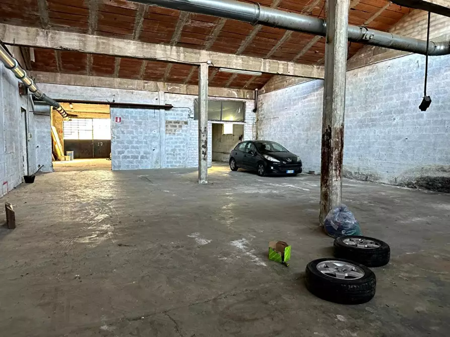 Immagine 8 di Magazzino in affitto  a Porcari