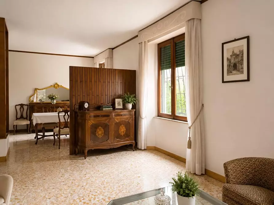 Immagine 22 di Appartamento in vendita  a Siena