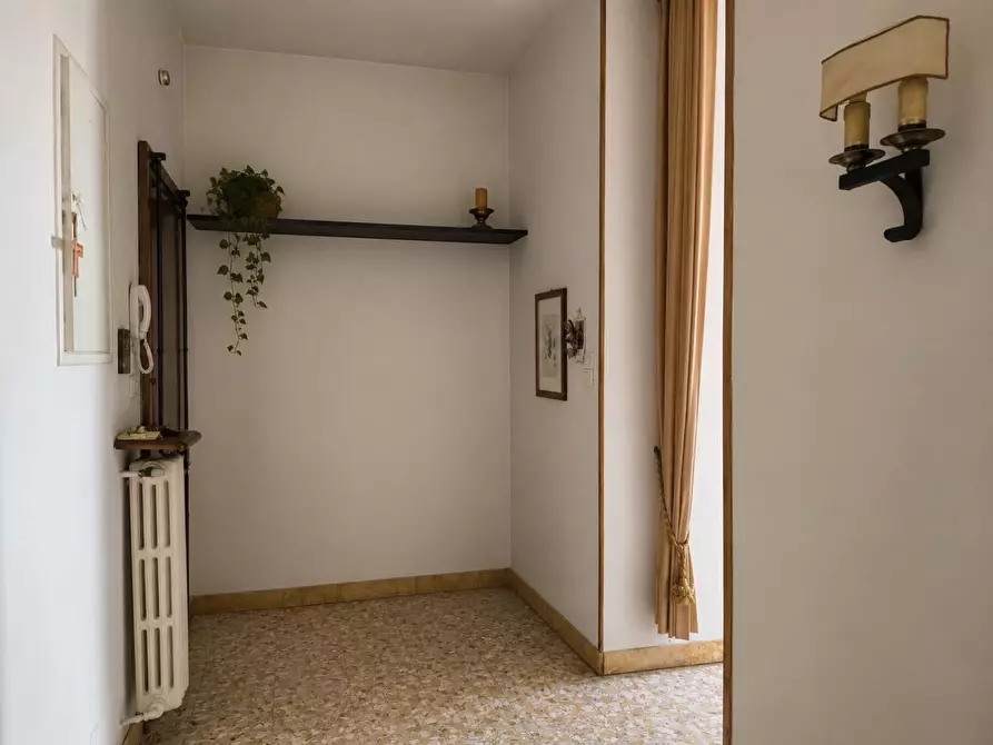 Immagine 11 di Appartamento in vendita  a Siena
