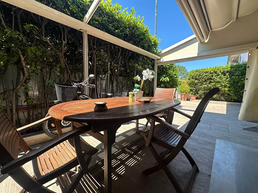 Immagine 2 di Casa quadrifamiliare in vendita  a Viareggio