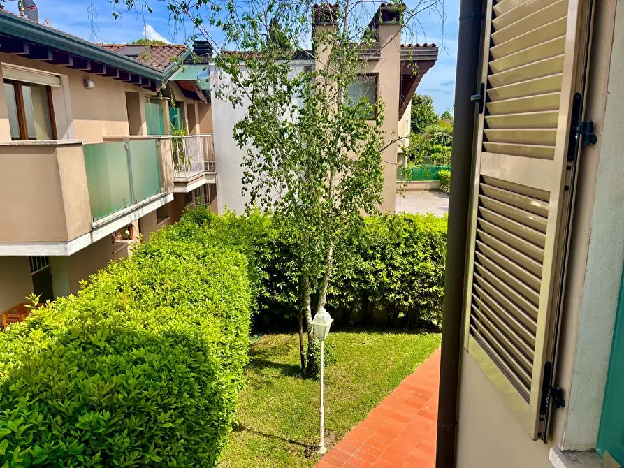 Immagine 19 di Villetta a schiera in vendita  a Montignoso