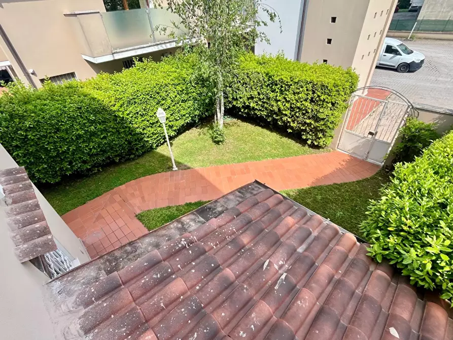 Immagine 22 di Villetta a schiera in vendita  a Montignoso