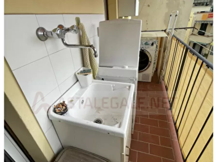 Immagine 11 di Appartamento in vendita  a Firenze