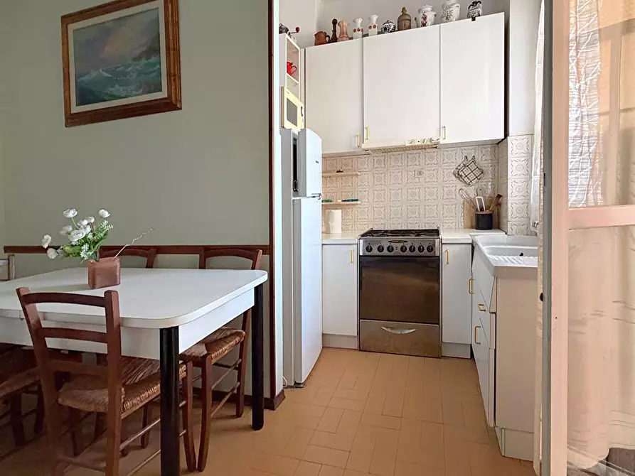 Immagine 10 di Appartamento in vendita  a Livorno