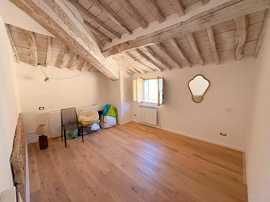 Immagine 11 di Appartamento in vendita  a Lucca