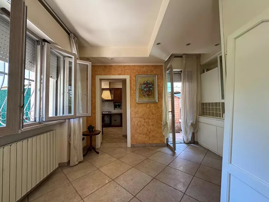Immagine 4 di Casa trifamiliare in vendita  a Viareggio