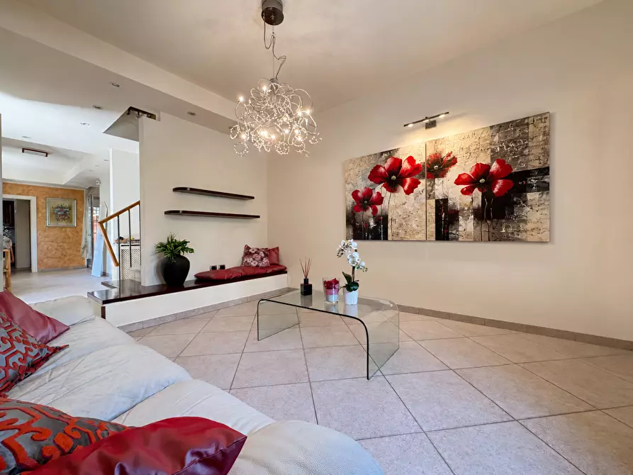 Immagine 3 di Casa trifamiliare in vendita  a Viareggio