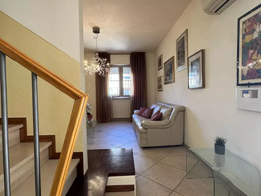 Immagine 9 di Casa trifamiliare in vendita  a Viareggio