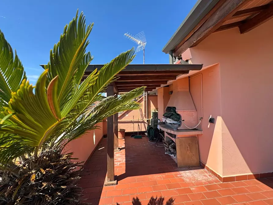 Immagine 43 di Casa trifamiliare in vendita  a Viareggio