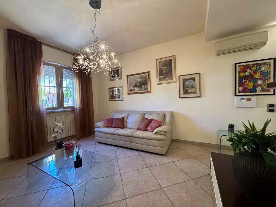 Immagine 26 di Casa trifamiliare in vendita  a Viareggio