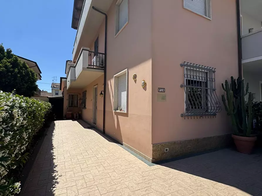 Immagine 24 di Casa trifamiliare in vendita  a Viareggio