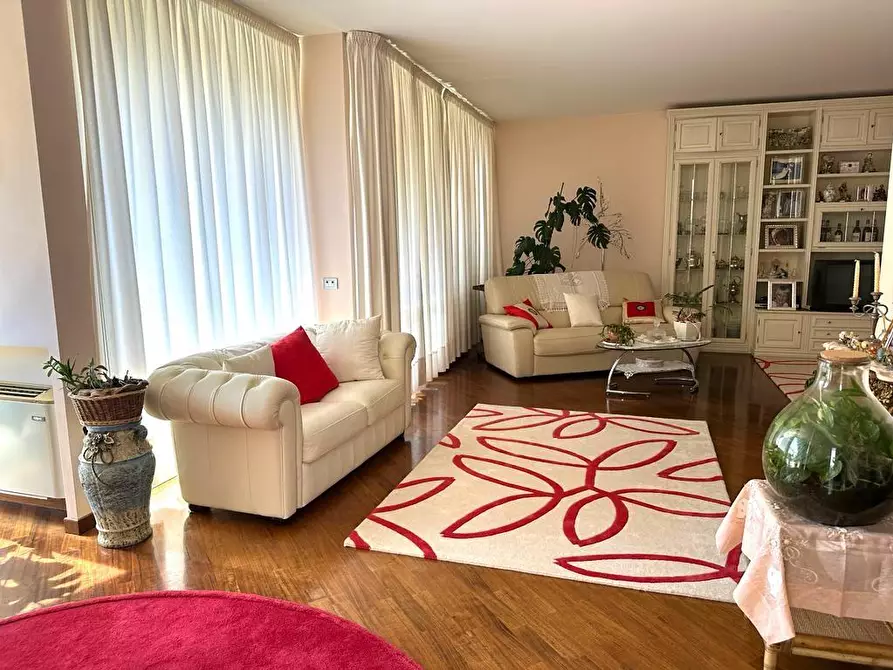 Immagine 18 di Villa in vendita  a Cerreto Guidi