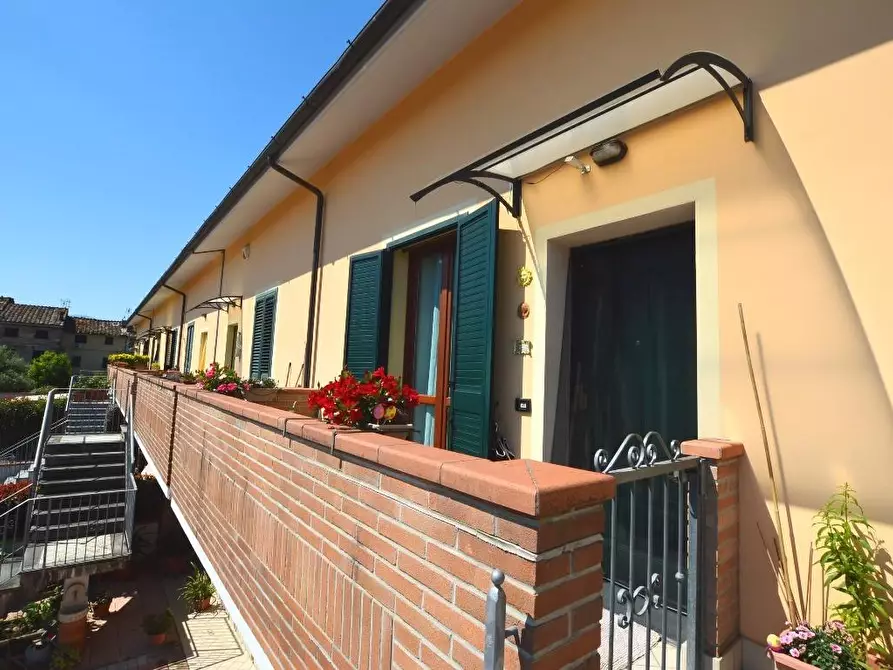 Immagine 1 di Appartamento in vendita  a Lucca