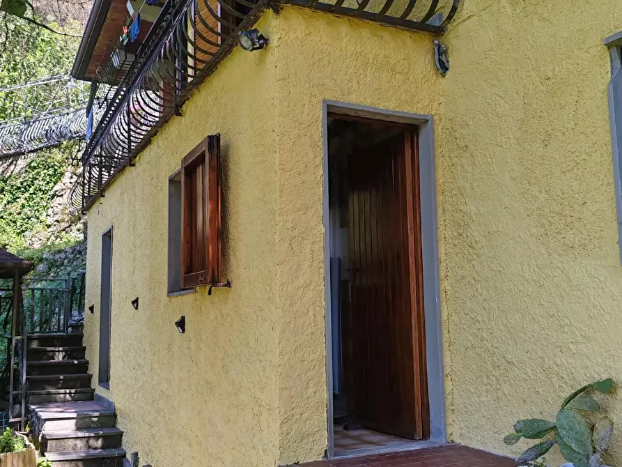 Immagine 11 di Casa bifamiliare in vendita  a Massa