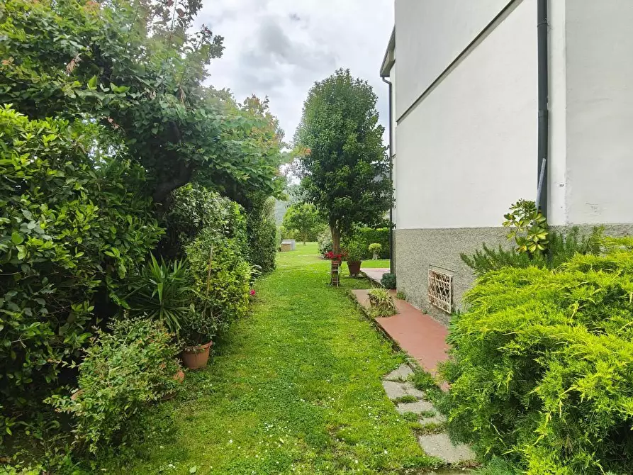 Immagine 12 di Casa bifamiliare in vendita  a San Giuliano Terme