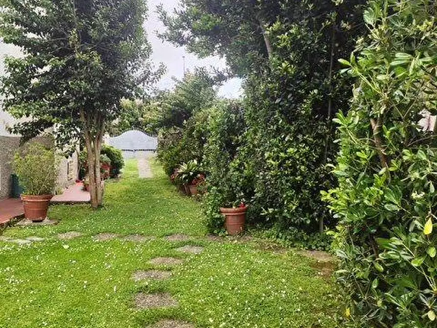 Immagine 8 di Casa bifamiliare in vendita  a San Giuliano Terme