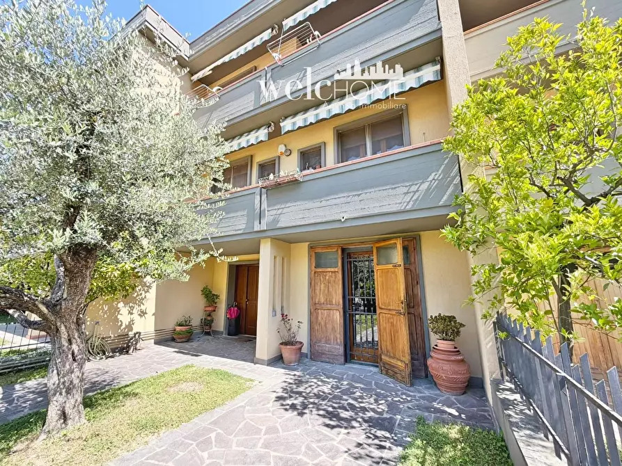 Immagine 40 di Villetta a schiera in vendita  a Campi Bisenzio
