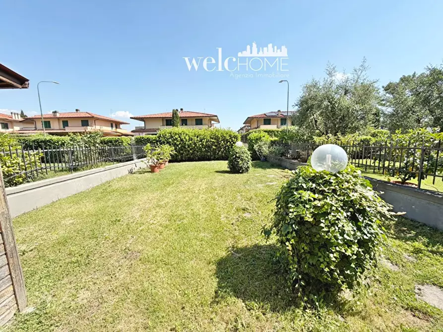 Immagine 1 di Villetta a schiera in vendita  a Campi Bisenzio