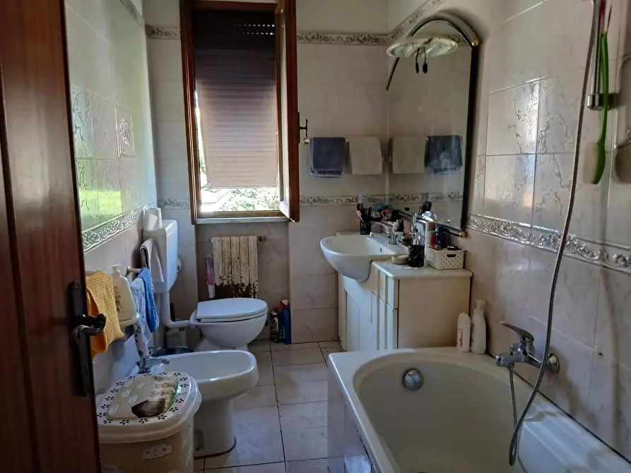 Immagine 3 di Appartamento in vendita  a Massa