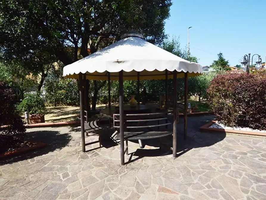 Immagine 23 di Villa in vendita  a Pescia