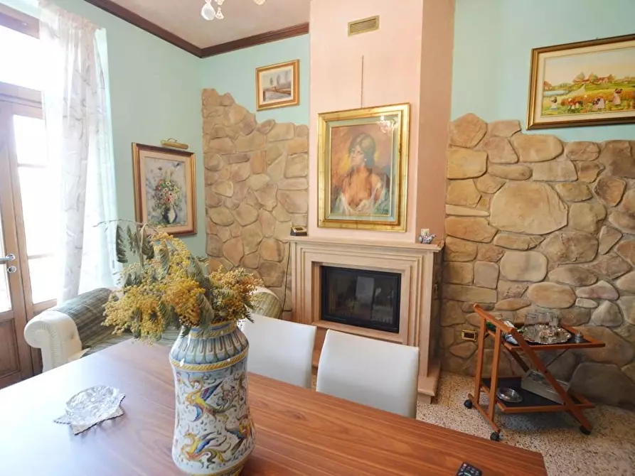 Immagine 5 di Villa in vendita  a Pescia
