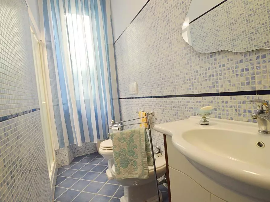 Immagine 9 di Villa in vendita  a Pescia