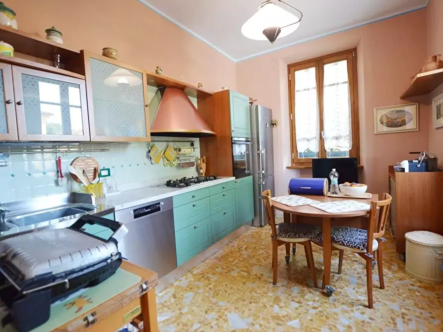 Immagine 7 di Villa in vendita  a Pescia