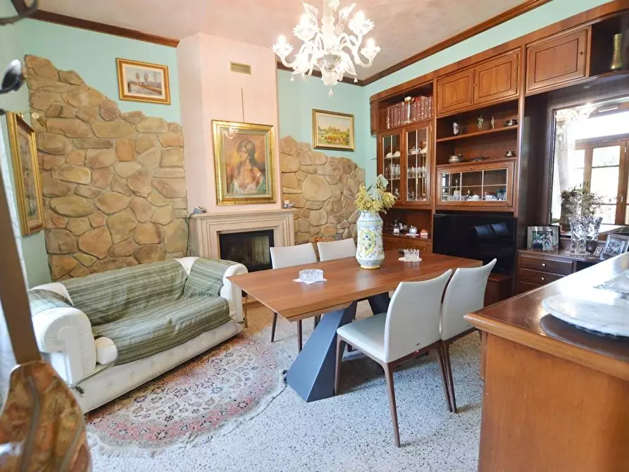 Immagine 3 di Villa in vendita  a Pescia
