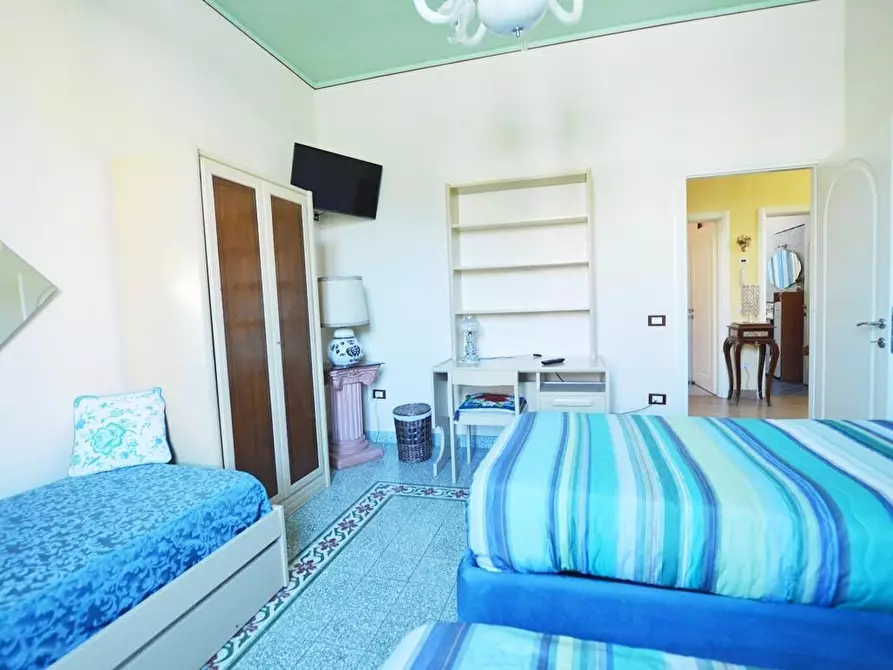 Immagine 12 di Villa in vendita  a Pescia