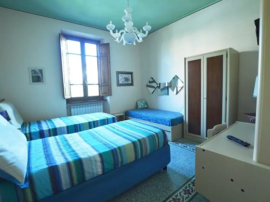 Immagine 11 di Villa in vendita  a Pescia
