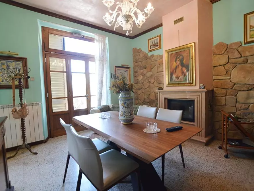 Immagine 4 di Villa in vendita  a Pescia