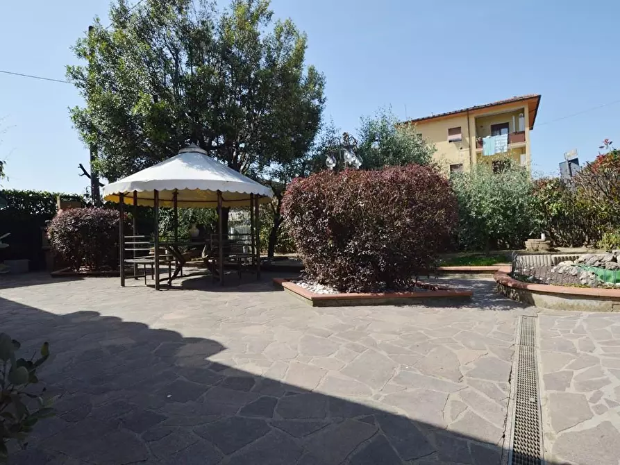 Immagine 25 di Villa in vendita  a Pescia