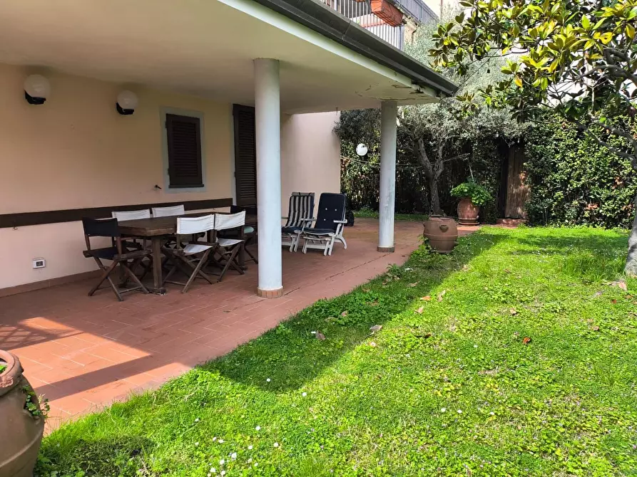 Immagine 13 di Appartamento in affitto  a Camaiore
