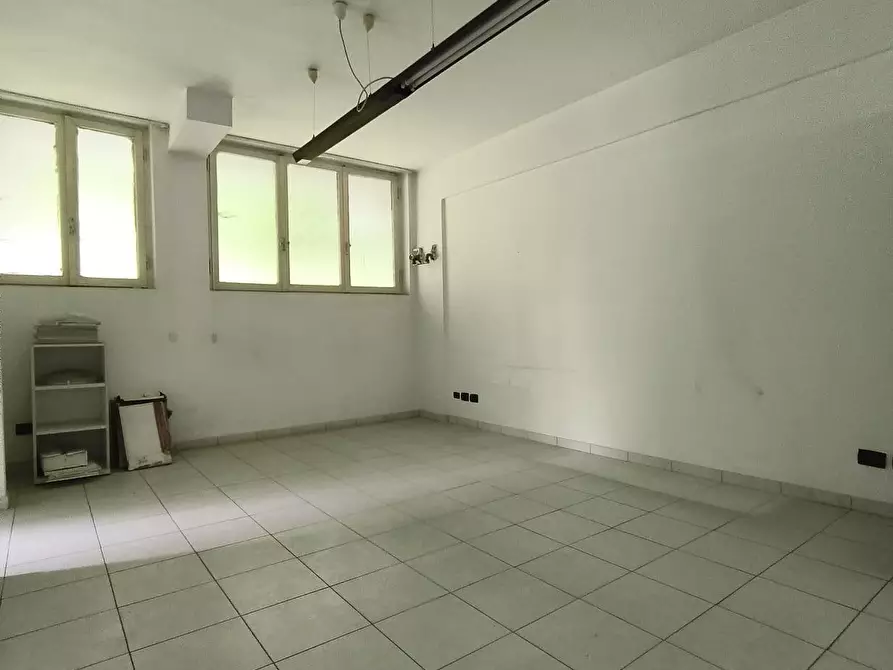 Immagine 1 di Ufficio in vendita  a Carrara