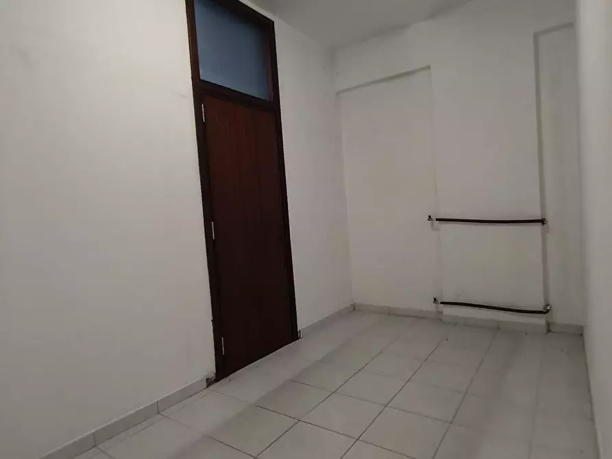 Immagine 4 di Ufficio in vendita  a Carrara