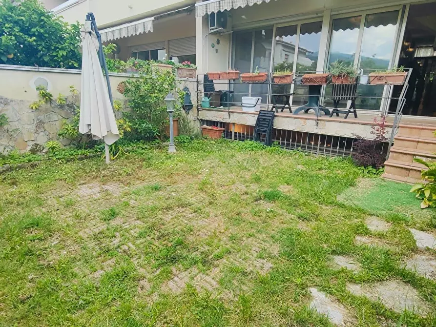 Immagine 1 di Villetta a schiera in vendita  a Ortonovo