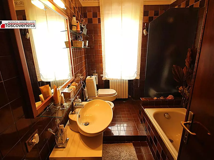 Immagine 12 di Casa bifamiliare in vendita  a Lucca